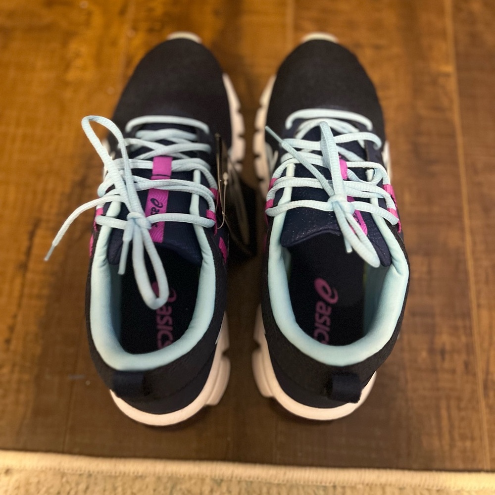 NWT ASICS gel quantum navy blue Sneakers with Pink and Light Blue Accents